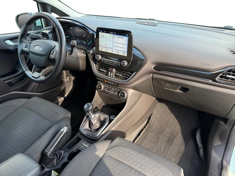 Ford Fiesta 1.0 EcoBoost Titanium | Dealer onderhouden | 1e eigenaar | Adapt. Cruise control | Parkeersensoren voor en achter | Achteruitrijcamera | Trekhaak | Navigatie | Apple carplay & Android auto | Voorruitverwarming | Privacy glas | Bovag garantie |