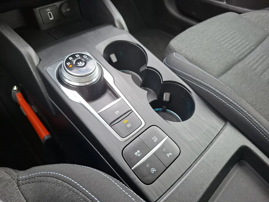 Ford Focus Wagon 1.5 EcoBoost Active Business 150PK Automaat | 1500kg Trekgewicht | Trekhaak | Climate Control | Navigatie | Parkeersensoren | Cruise Control | Keyless Entry
