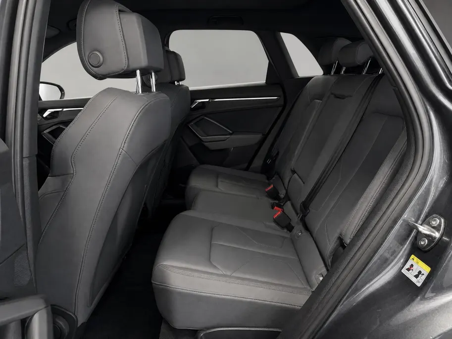 Audi Q3 45 TFSIe 245pk S edition · Trekhaak Wegklapbaar · 360 Camera · Lederen Bekleding · Adaptive Cruise Control · Apple/Android Car Play · Elek. Achterklep · Keyless · 19'' Inch ·