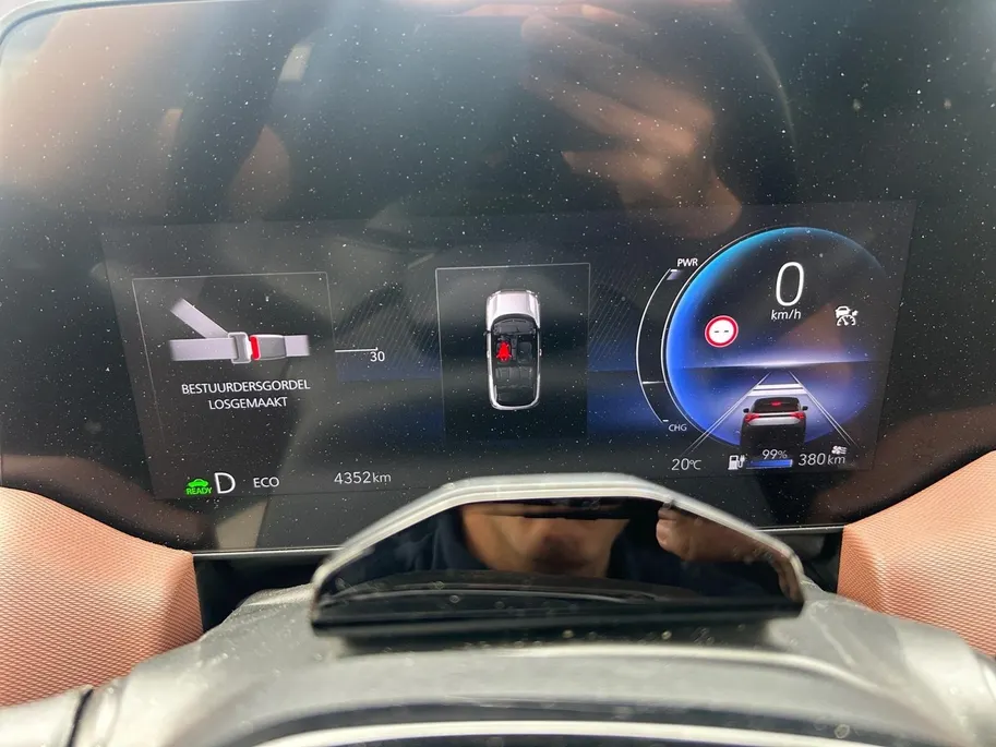 Suzuki e Vitara Style 61 kWh | Stuur/Stoel Verwarming | Dodehoekdetectie | 360 Camera | Elektrische stoelverstelling | Apple Carplay/Android Auto |