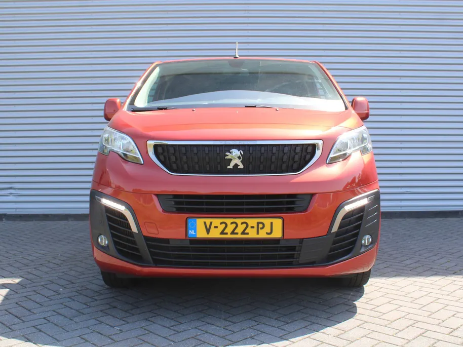 Peugeot Expert 227S 2.0 BlueHDI 180 Premium Pack | Trekhaak | Navi | Camera | Dodehoek detectie | Automaat | PDC | Airco | Cruise | Betimmerd | Betonplex vloer |