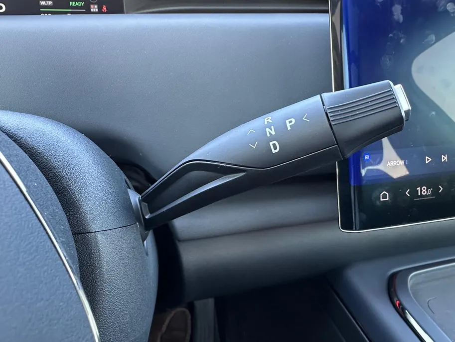 Voyah Courage Business Edition 80 kWh Full Option | Direct Leverbaar | Head Up Display | Stoel koeling,-verwarming & massage | Memorystoelen | 360 Camera | Level 3 Autonoom rijden | Schuif- & Kanteldak | Draadloze Telefoonlader | Elektrische Achterklep |