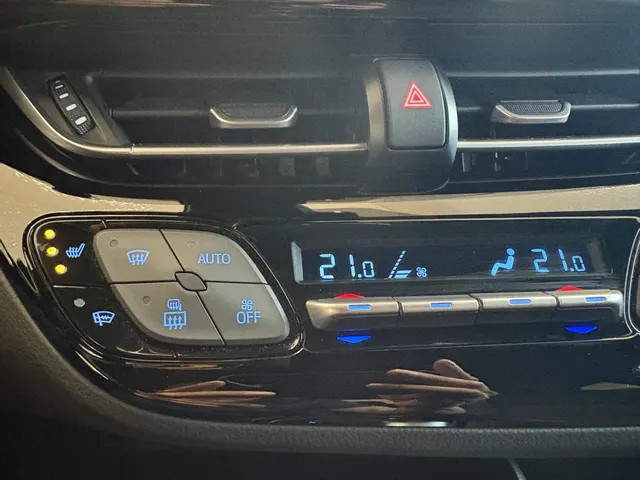 Toyota C-HR 1.8 Hybrid Dynamic | blindspot | Stuur en Stoelverwarming | PDC