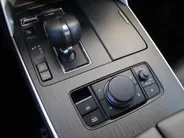 Mazda CX-80 2.5 e-SkyActiv PHEV Homura Plus | Trekhaak | Stuur-/stoelverwarming + ventilatie | 360 Camera | Schuifdak | Elek. stoelverst. | 20' LM | Leer | 7-zits |