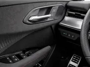 Audi Q3 Sportback 1.5 200kW e-hybrid S edition 272 PK · Tech pro · Glazen panoramadak · Sportstoelen alcantara met rode stiksels