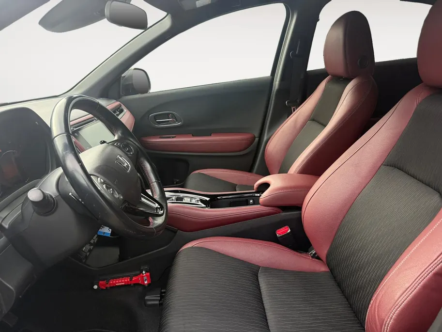 Honda HR-V 1.5 i-VTEC Elegance | Automaat | Trekhaak | Achteruitrijcamera | Stoelverwarming | Led koplampen | Dealer onderhouden |