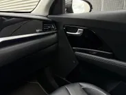 Kia e-Niro ExecutiveLine 64 kWh | Warmtepomp | Memory seats | Stoelverwarming- en ventilatie | JBL audio-installatie | Glazen schuif-/kanteldak | Dodehoekassistentie | Parkeersensoren voor- en achter | Apple/Android Carplay