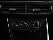 Volkswagen Taigo Life Edition 1.0 TSI 95 pk 5 versn. Hand · Camera · Apple/Android Car Play · P-Sensoren · Airco · 17'' Inch · Garantie t/m 23-10-2029 of 100.000km