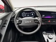 Kia Niro EV DynamicLine 64.8 kWh |*1E EIGENAAR | TREKHAAK | *LAGE KM- STAND | VOLLEDIG DEALER ONDERH. | APPLE CARPLAY/ ANDROID AUTO | CAMERA | NAVI | ADAPT. CRUISE | NETTE AUTO |