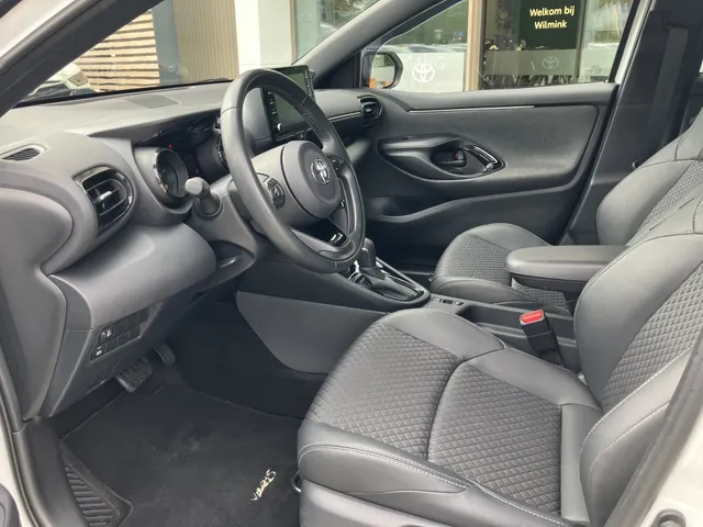 Toyota Yaris 1.5 Hybride Selection | Bi-Tone | Apple Car-play | Stoelverw