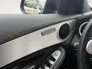 Mercedes-Benz C-Klasse Estate 300 e | Apple Carplay/Android Auto | Verwarmbare Voorstoelen | Privacy Glass | Climate Control | DAB | 12 maanden garantie |