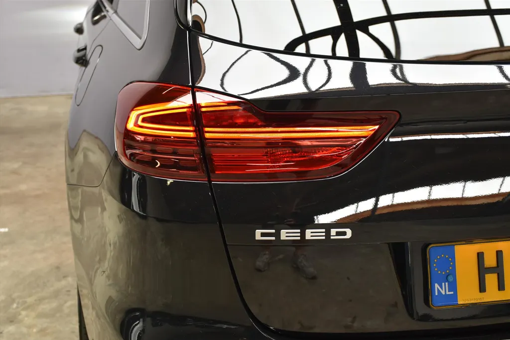 Kia Ceed Sportswagon Sw 1.0 T-GDi MHEV 100pk DCT7 Design Edition