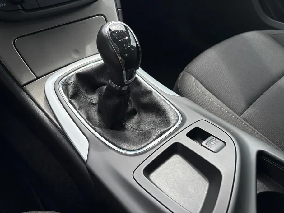 Opel Insignia 1.6 T Edition |Trekhaak| Cruise control|12maanden Bovag garantie| Nieuwe APK|