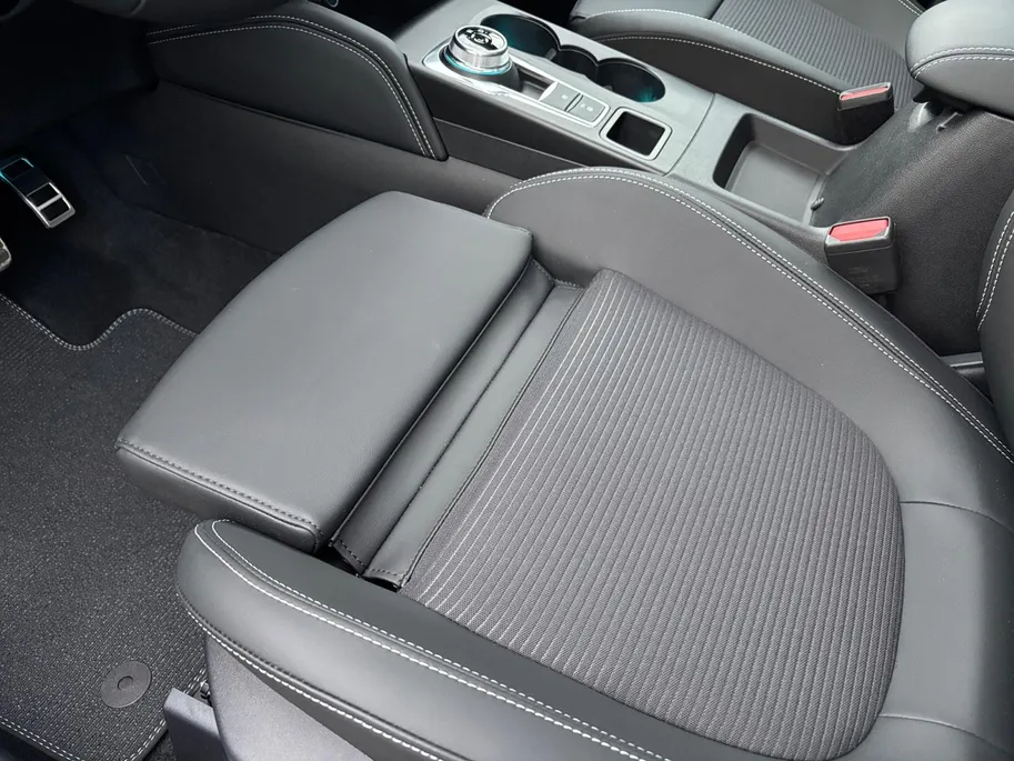 Ford Kuga 2.5 PHEV Sound Edition | €4.000,- korting! | Beperkt beschikbaar| Panoramadak | El. Trekhaak | B&O Premium Audio | 20' Lichtmetalen velgen | 360Camera | Unieke bekleding | | Nieuw te bestellen