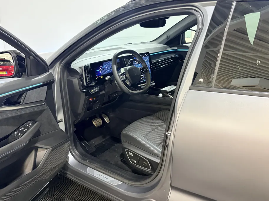 Renault Austral 200PK E-Tech Full Hybrid Esprit Alpine Automaat | 1e eigenaar | Google Navi | Camera | Adaptive Cruise Control | Climate Control | Elektrische Achterklep | Lichtmetalen Velgen | Parkeersensoren | Stoelverwarming | Stuurwielverwarming |