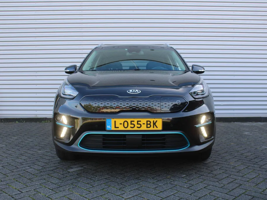 Kia e-Niro ExecutiveLine 64 kWh | Trekhaak | Stuur-/stoelverwarming + ventilatie | Leer | 17' LM | Cruise adapt. | Dodehoek detectie | LED | JBL audio |