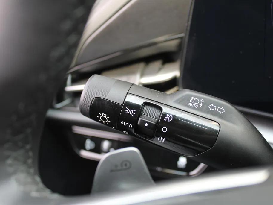 Kia Niro EV Edition Advanced 64.8 kWh | Stuur-/stoelverwarming | Elektr. stoelverstelling | Camera | Cruise adapt. | 17'LM | Clima | 17% bijtelling |