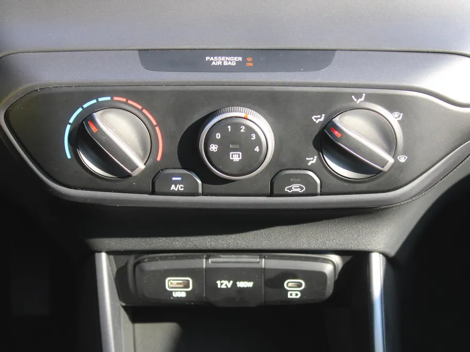 Hyundai i20 1.2 MPI Comfort | BTW Auto | Stuur-/stoelverwarming | Camera | Navi | Apple Carplay | Android Auto | Cruise | 16' LM | All seasons | Airco |