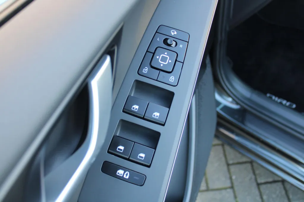 Kia Niro EV DynamicPlusLine 64.8 kWh | Airco | Navi | Camera | Cruise | 17' LM | PDC |