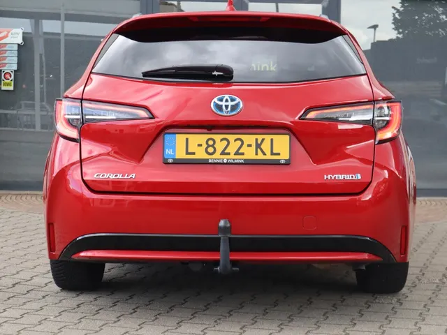 Toyota Corolla Touring Sports 1.8 Hybrid Dynamic Trekhaak | All Seasons | Carplay | Stoelverwarming