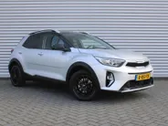 Kia Stonic 1.0 T-GDi MHEV DynamicLine | Stoelverwarming | Camera | Parkeersensor v+a | Clima | Navi | Apple Carplay/Android Auto | 15" LM | Cruise |