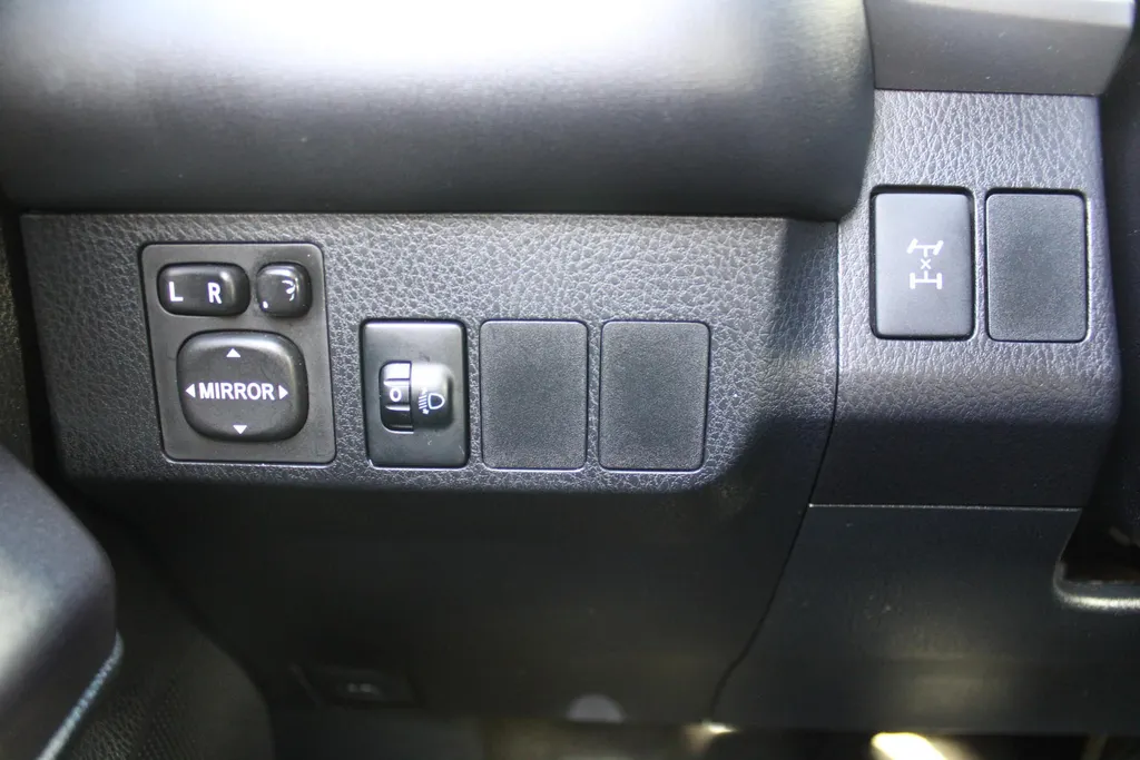 Toyota RAV4 2.0 VVT-i AWD Dynamic | 17' LM | Airco | Navi | Camera | Trekhaak | Automaat |
