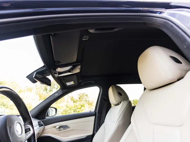 BMW 3 Serie Touring 330e Business Edition Plus M-Pakket  / Pano dak