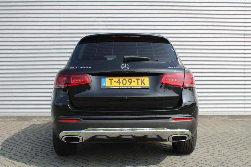 Mercedes-Benz GLC 300e 4MATIC | Plug-in | 320PK | Adap. Cruise | Rondom camera | 18' LM | Parkeerpakket |