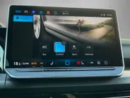 Volkswagen Golf 1.5eTSI/150PK DSG R-Line · Camera · Apple/Android Car Play · Stuur- & Stoelverwarming · Garantie t/m 14-03-2027