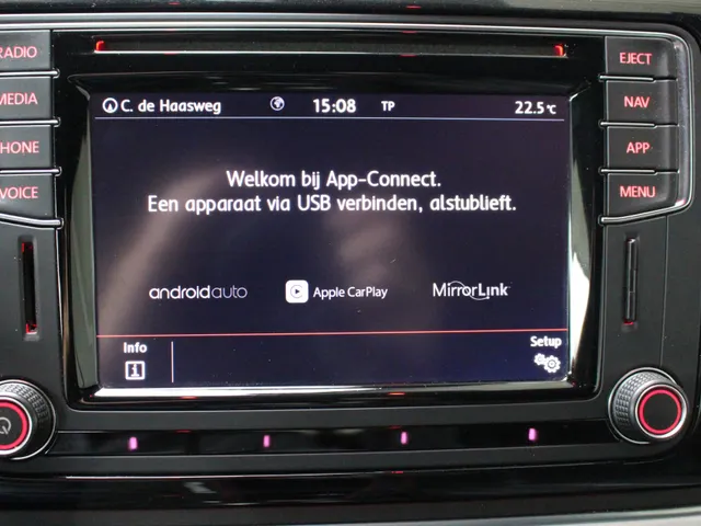 Volkswagen Beetle Cabriolet 1.2 TSI 105pk handgeschakeld | Navigatie | PDC | Stoelverw.