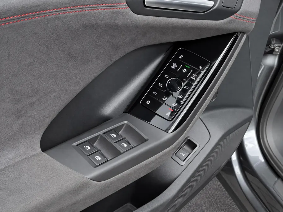 Audi Q6 e-tron S edition performance 100 kWh 306pk · SOH 98,1% · Panoramadak · Warmtepomp · 360 Camera · Wegklapbare Trekhaak · Bang & Olufsen · Kuipstoel · 21'' Inch · Garantie t/m 21-01-2031 of 100.000km