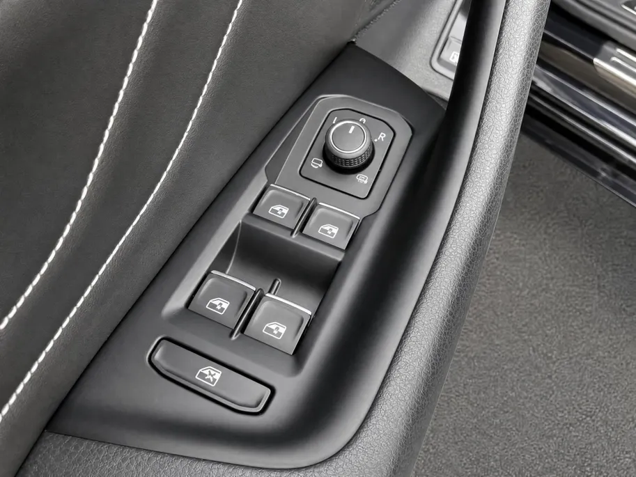 Volkswagen Arteon Shooting Brake 1.4 TSI PHEV 218PK R-Line Business DSG · Panoramadak · Trekhaak · Camera · Stoel, Stuur & achterbank verwarmd · Apple/Android Car Play · Garantie t/m 11-08-2027 of 100.000km