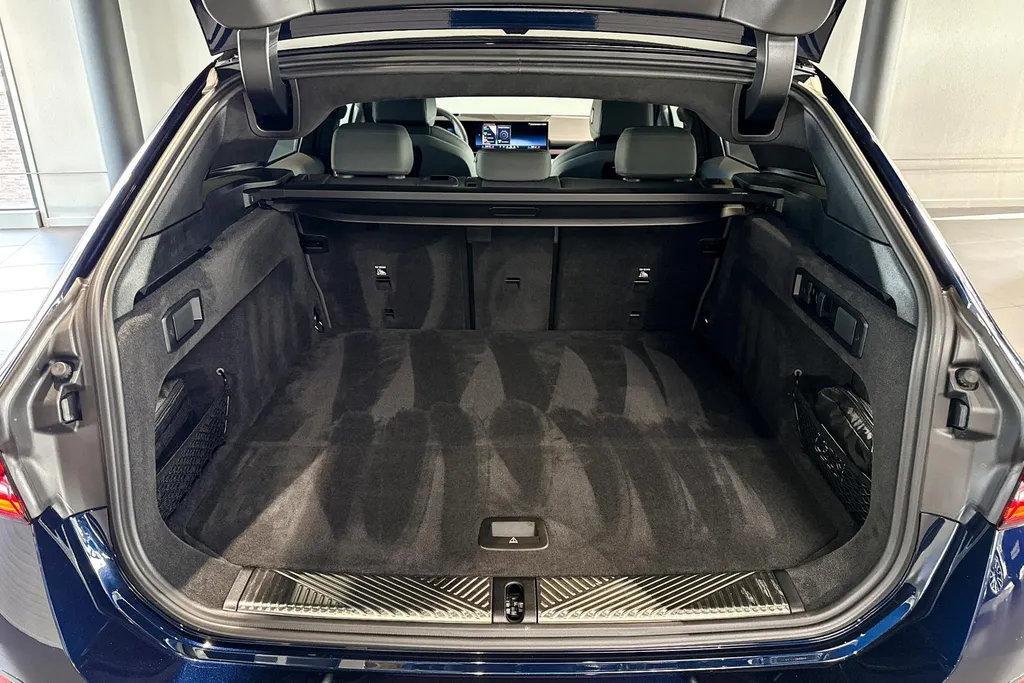 BMW i5 Touring xDrive40