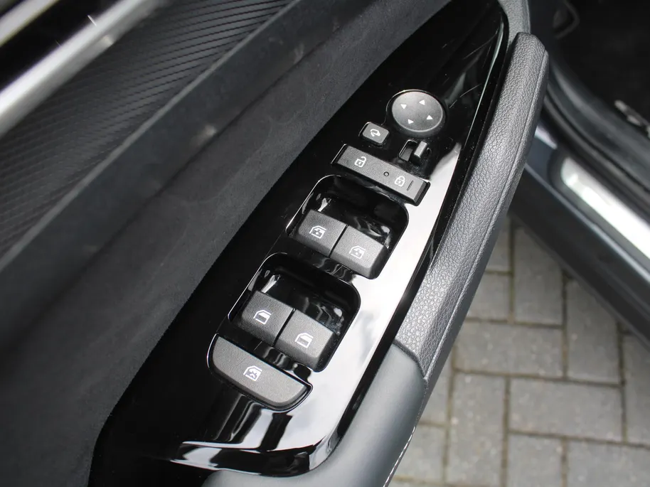 Kia Sportage 1.6 T-GDi Hybrid GT-Line | Stuur-/stoelverwarming | Elek. stoelverstelling + achterklep | Schuifdak | 18" LM | Cruise adapt. | Camera |