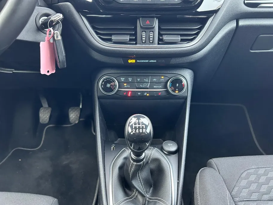 Ford Fiesta 1.0 EcoBoost Titanium 125pk | Stoel- stuur en voorruitverwarming | Navigatie via Apple Carplay & Android auto | Parkeer sensoren