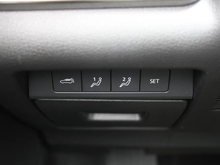 Mazda CX-30 2.0 e-SkyActiv-X M Hybrid Luxury | Trekhaak | Schuifdak | 18' LM | Leer | Elektr. stoelverstelling | Stuur-/stoelverwarming | HUD | 360 Camera | Winterset |