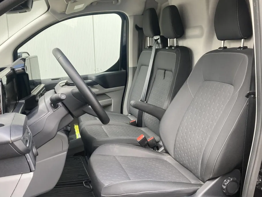 Ford Transit Custom 300 2.0 TDCI 136 pk L1H1 Limited Navigatie- Apple Carplay/Android Auto - Driver Assistance Pack - Laadruimtebescherming