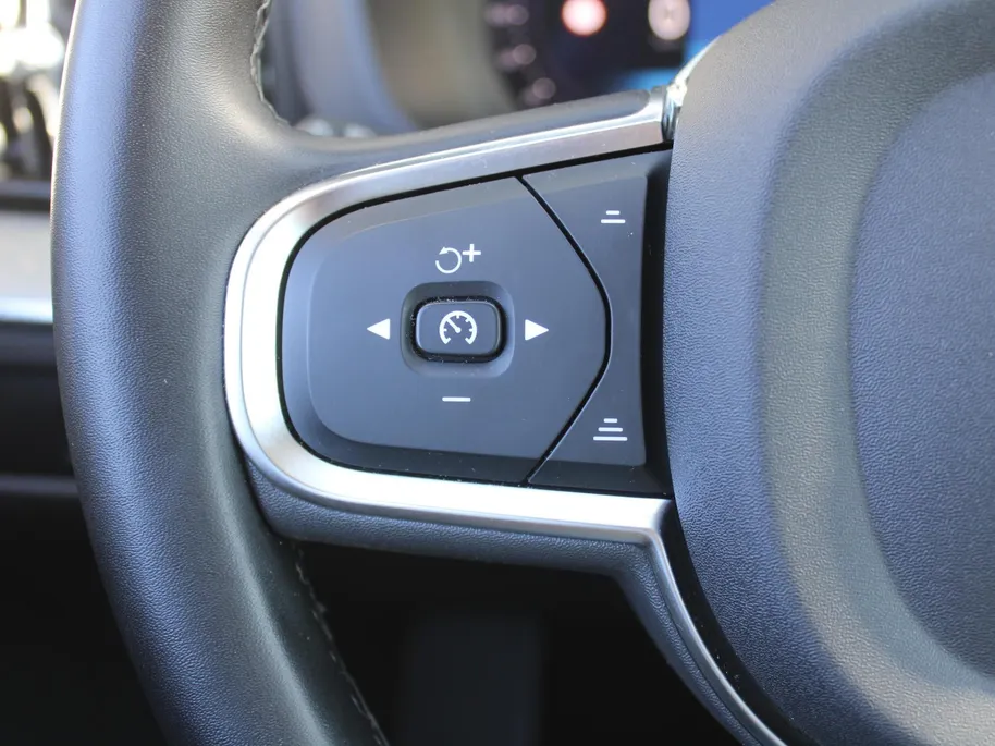 Volvo XC60 2.0 T6 Plug-in hybrid AWD Essential Edition Bright | Leer | Schuifdak | Elek. stoelverstelling | 19' LM | Dodehoek detectie | LED | Zeer nette auto |
