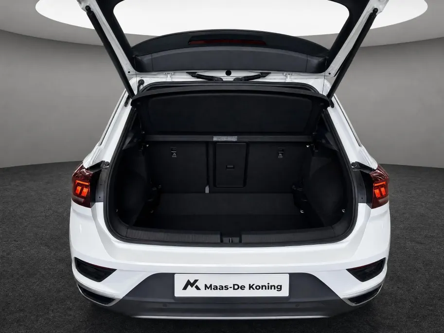 Volkswagen T-Roc 1.5 TSI 150pk DSG Sport · Camera · Trekhaak · Navigatie · Stoelverwarming · 18'' Inch ·