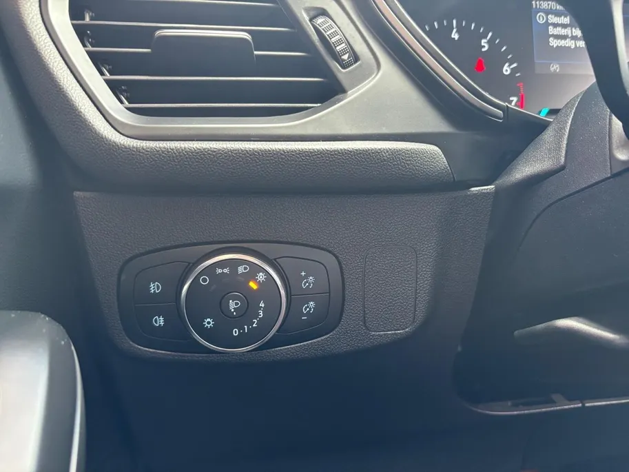 Ford Focus Wagon 1.0 EcoBoost Hybrid Titanium | Trekhaak | Stoel, stuur en voorruitverwarming | Cruise | Climate