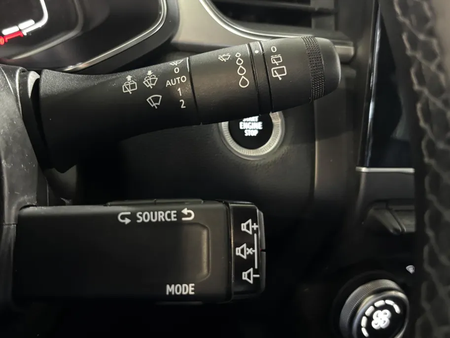 Renault Captur 90PK TCe Intens | 9,3' Navi | Camera | Climate Control | Parkeersensoren | Apple CarPlay/Android Auto | Cruise Control | Lichtmetalen Velgen | Armsteun | Full LED |