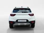 Kia Stonic 1.0 T-GDi MHEV DynamicLine Navigatie | Achteruitrijcamera | Lichtmetaal | Resterende fabrieksgarantie |