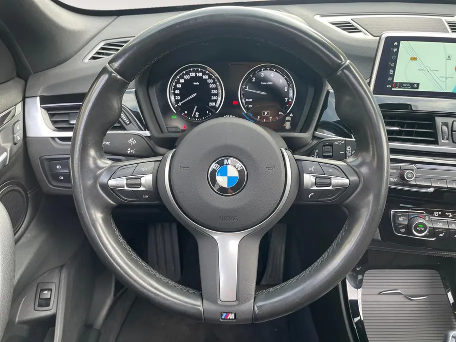 BMW X1 sDrive20i High Executive *Automaat*Navi*Camera*Schuif/kanteldak*Climate Control*Stoelverwarming*Lederen bekleding*LM. Velgen*Zeer nette auto!