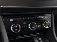 Škoda Superb Combi 1.4 TSI 218pk DSG iV Business Edition · Apple/Android Car Play · Wegklapbare Trekhaak · P-Sensoren · Navigatie · 17'' Inch ·