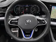 Volkswagen Touareg 3.0TSI 340kW/462PK R-line · Panoramadak · Trekhaak · Leder · Luchtvering