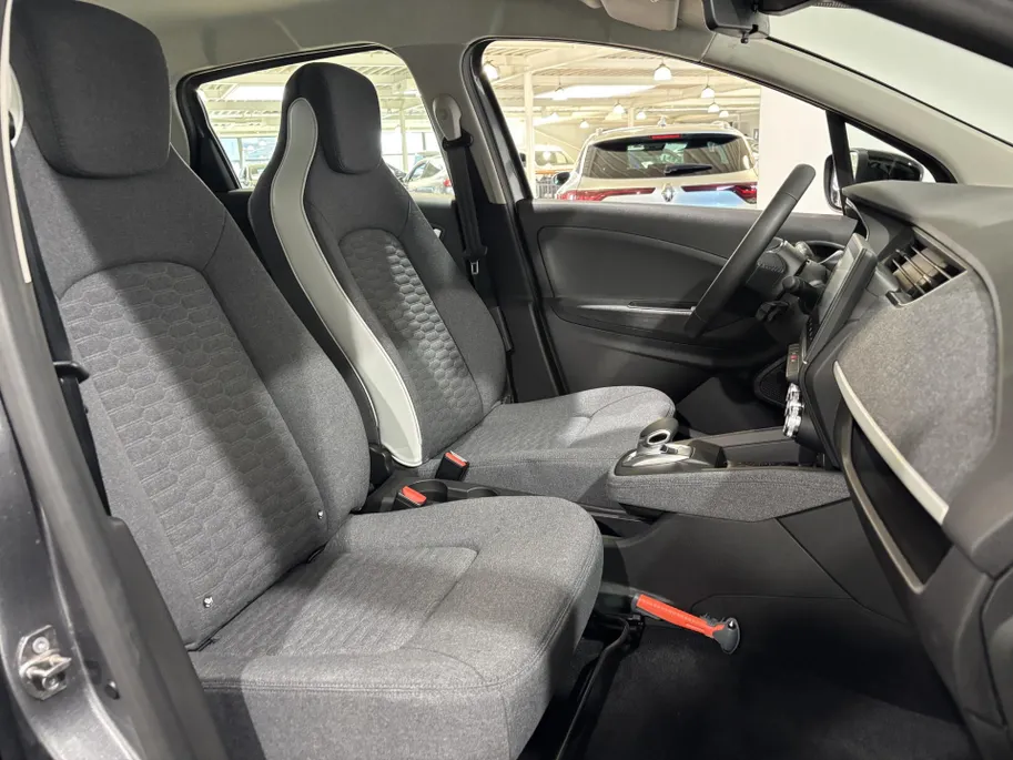 Renault ZOE R135 Evolution 52 kWh Automaat | DEMO | Camera | Parkeersensoren | Apple CarPlay/Android Auto | Climate Control | Full LED | Lichtmetalen Velgen | Digital Cockpit | Cruise Control |