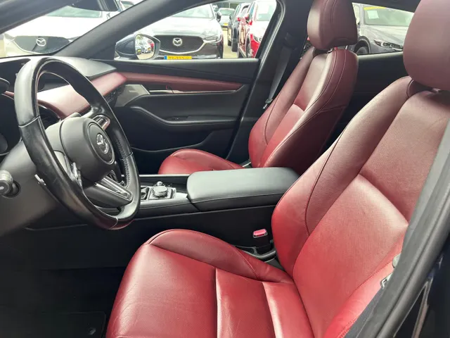 Mazda 3 2.0 e-SkyActiv-X M Hybrid 186 Luxury AUTOMAAT | SUNROOF | AERO PACK | LEDER | Bose AUDIO | APPLE CARPLAY/ANDROID AUTO | A.CAMERA | NED. AUTO |