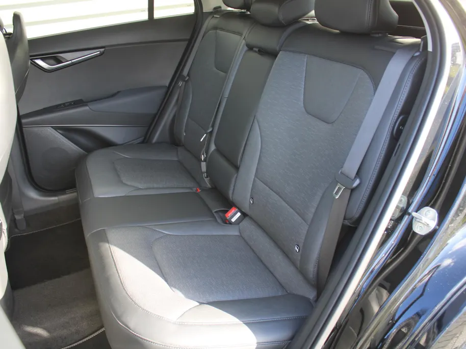Kia Niro 1.6 GDi Hybrid ExecutiveLine | Camera | Leer | Schuifdak | Stoelverwarming+ventilatie | Elektr. stoelverstelling + achterklep | 18' LM | HUD |
