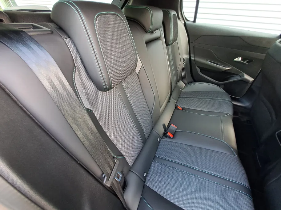 Peugeot 308 1.2 PureTech AUTOMAAT Active Pack Business | Adaptieve Cruise | Climate | Stoelverwarming | Apple Carplay/Android Auto