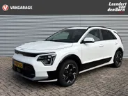 Kia Niro EV ExecutiveLine 64.8 kWh | Automaat | 100% Elektrisch | Schuifdak | Leder | Navigatie | Camera | Harman Kardon | Cruise control adaptief  | Stoel en stuur verwarming en verkoeling | SOH 97,6%